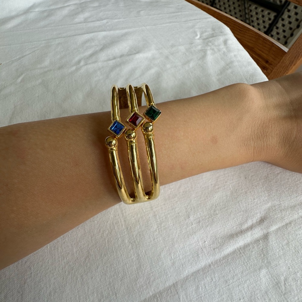 Elegant Vintage Gold Tone Hinged Bangle Set with Multicolor Stones